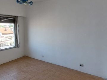 VENTA DEPOSITO CON 5 DEPTOS EN BLOCK AVELLANEDA