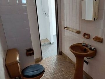 VENTA DEPOSITO CON 5 DEPTOS EN BLOCK AVELLANEDA