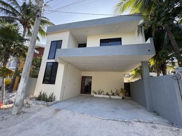 CASA EN VENTA A UNA CALLE DEL MAR DE  CHICXULUB PUERTO, PROGRESO.