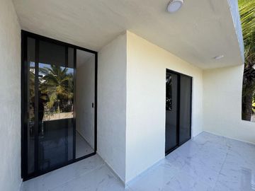 CASA EN VENTA A UNA CALLE DEL MAR DE  CHICXULUB PUERTO, PROGRESO.