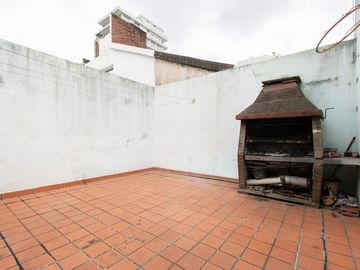 VENTA PH DE 4 AMBIENTES C/GARAGE  EN VILLA URQUIZA