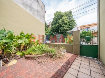 VENTA- CASA MULTI FAMILIAR – A RECICLAR