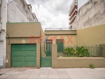 VENTA- CASA MULTI FAMILIAR – A RECICLAR
