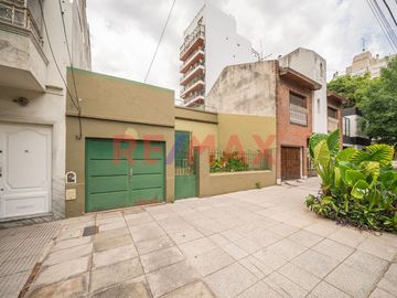 VENTA- CASA MULTI FAMILIAR – A RECICLAR