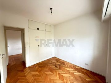 Venta 3 amb con cochera y balcón frente a la plaza