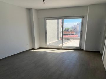 Oport.  Depto. 2 amb. con balcón y terraza