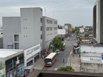 VENTA OFICINA 30 M. C/ BALC.  MORENO CENTRO A/CRED