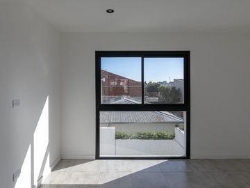 VENTA PH 2 AMB CON TERRAZA Y PARRILLA SAN JOSE
