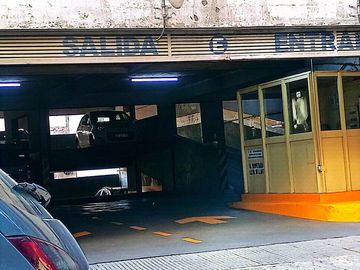 VENTA COCHERA GRANDE CERCA DEL SHOPPING CABALLITO