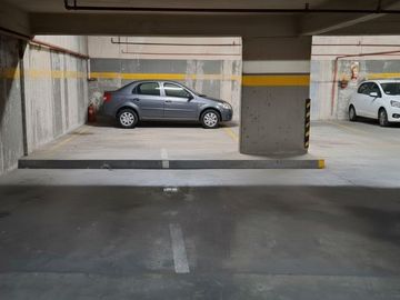 VENTA COCHERA GRANDE CERCA DEL SHOPPING CABALLITO