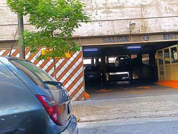 VENTA COCHERA GRANDE CERCA DEL SHOPPING CABALLITO