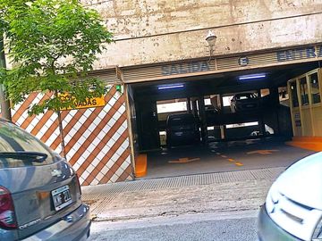 VENTA COCHERA GRANDE CERCA DEL SHOPPING CABALLITO