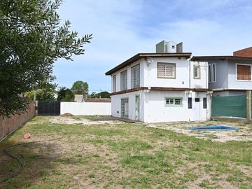 CASA EN VENTA EN VILLA GESELL, GAS NATURAL