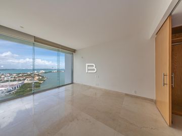Penthouse En Venta Con Vistas al Mar en Emerald Tower Cancun