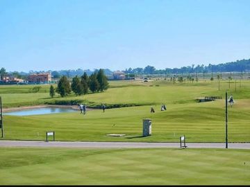 Lote al golf en La Providencia Resort Country Club