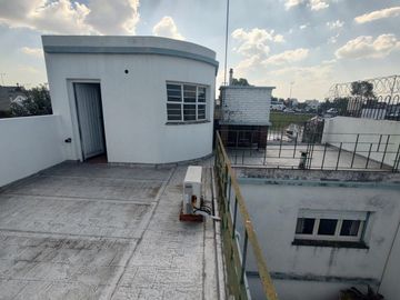 VENTA PH SIN EXPENSAS 4 DORMITORIOS COCHERA JARDIN