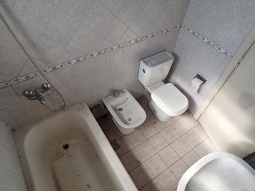 VENTA PH SIN EXPENSAS 4 DORMITORIOS COCHERA JARDIN