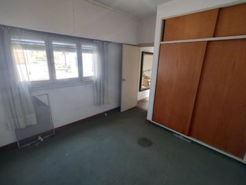 VENTA PH SIN EXPENSAS 4 DORMITORIOS COCHERA JARDIN