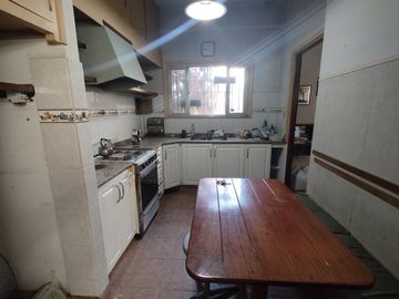 VENTA PH SIN EXPENSAS 4 DORMITORIOS COCHERA JARDIN