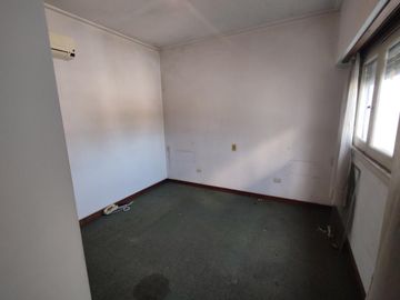 VENTA PH SIN EXPENSAS 4 DORMITORIOS COCHERA JARDIN