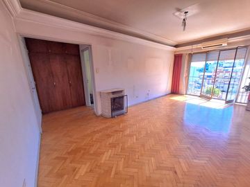 VENTA 2 AMB C/COCHERA LUZ LAVADERO VELEZ SARFIELD