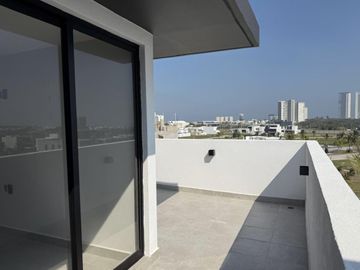 PUNTO LOMAS, Casa en VENTA con jardin y roof garden