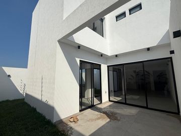 PUNTO LOMAS, Casa en VENTA con jardin y roof garden