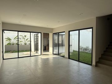 PUNTO LOMAS, Casa en VENTA con jardin y roof garden