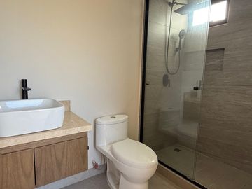 PUNTO LOMAS, Casa en VENTA con jardin y roof garden