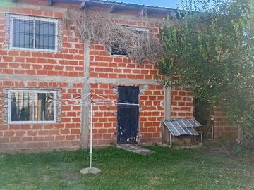 VENTA CASA 3 AMB. MAS OTRA CASA A TERMINAR MORENO