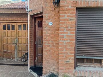 VENTA CASA 3 AMB. MAS OTRA CASA A TERMINAR MORENO