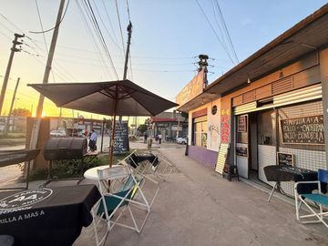 esquina comercial , 3 locales + depósito + depto
