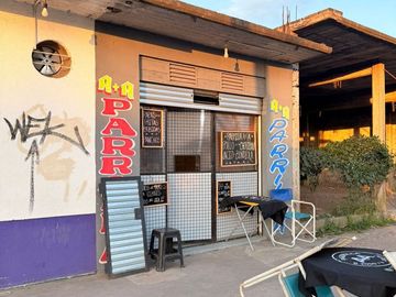 esquina comercial , 3 locales + depósito + depto