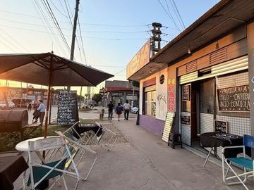 esquina comercial , 3 locales + depósito + depto