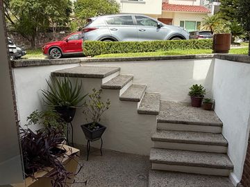 Casa en Privada Arboledas muy cerca de Bernardo Quintana