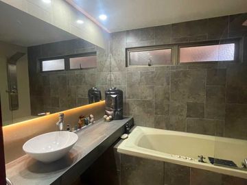 Casa en venta  en LA REINA