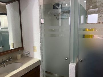 EXCELENTE OPORTUNIDAD SE VENDE CASA REMODELADA EN JOYAS DEL PEDREGAL