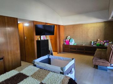 Venta casa 5 ambientes - cochera 4 autos - parque - piscina - quincho - sauna - doble frente