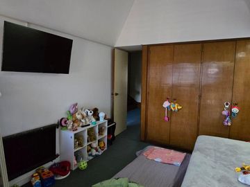 Venta casa 5 ambientes - cochera 4 autos - parque - piscina - quincho - sauna - doble frente
