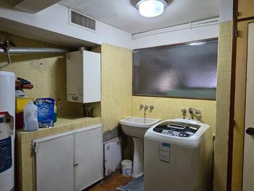 Venta casa 5 ambientes - cochera 4 autos - parque - piscina - quincho - sauna - doble frente