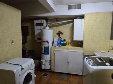 Venta casa 5 ambientes - cochera 4 autos - parque - piscina - quincho - sauna - doble frente