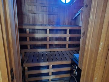 Venta casa 5 ambientes - cochera 4 autos - parque - piscina - quincho - sauna - doble frente