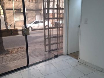 Alquiler Local Comercial con Oficinas en Balvanera - CABA