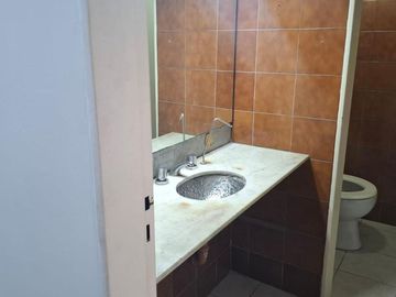 Alquiler Local Comercial con Oficinas en Balvanera - CABA