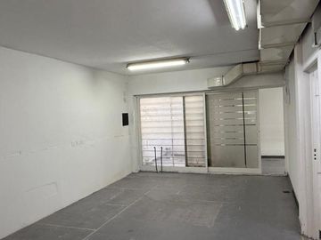Alquiler Local Comercial con Oficinas en Balvanera - CABA
