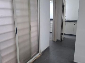 Alquiler Local Comercial con Oficinas en Balvanera - CABA