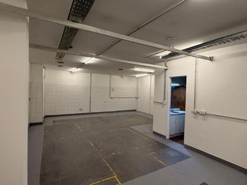 Alquiler Local Comercial con Oficinas en Balvanera - CABA