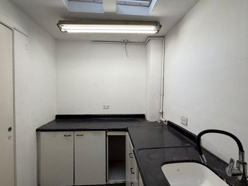 Alquiler Local Comercial con Oficinas en Balvanera - CABA