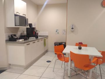Renta de Oficina Nápoles | 13 m2 | Amueblada
