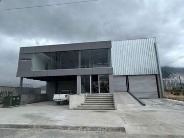 BODEGA EN PARQUE INDUSTRIAL SANTA CATARINA